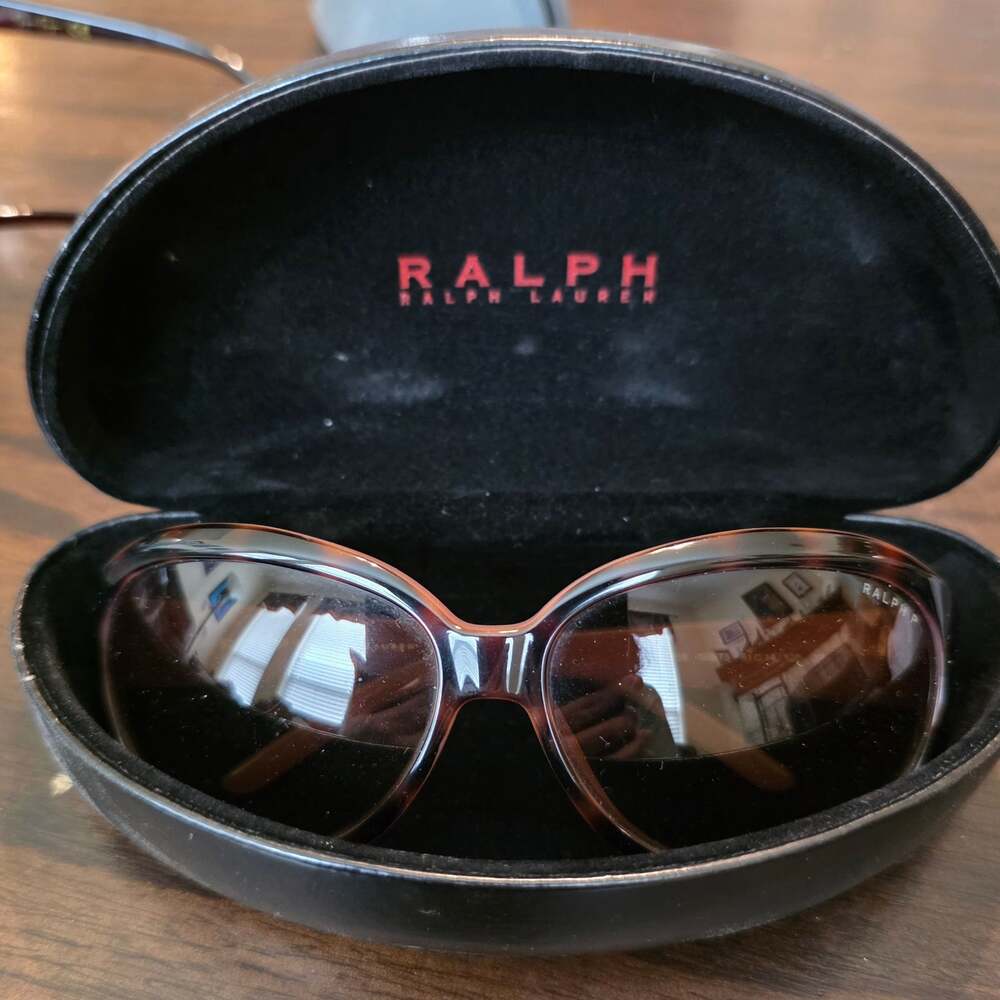 Ralph by Ralph Lauren Women's Oval Sunglasses with Clamshell Case